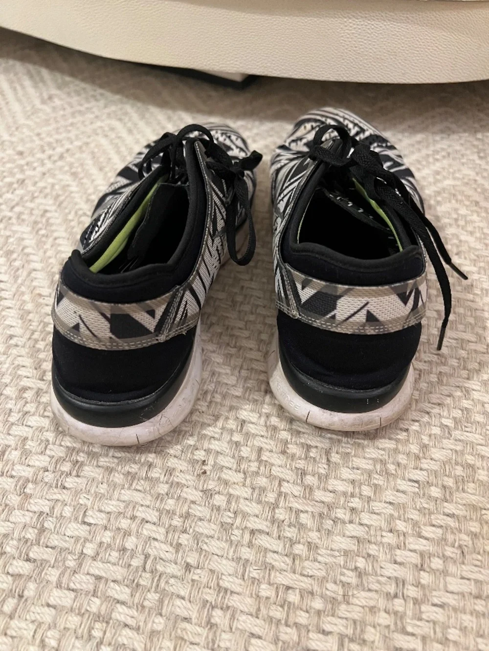 Nike Free TR Fit 5.0 Black & White Sneakers- Size 9